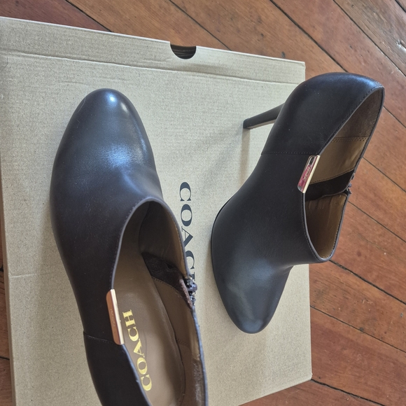 Coach Black/Brown Leather Women's Shoe - Picture 3 of 9